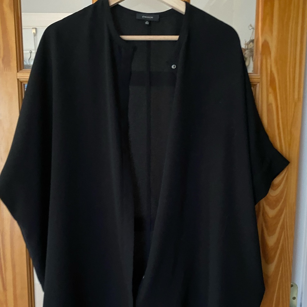 Aritzia oversized button down - Picture 2 of 3